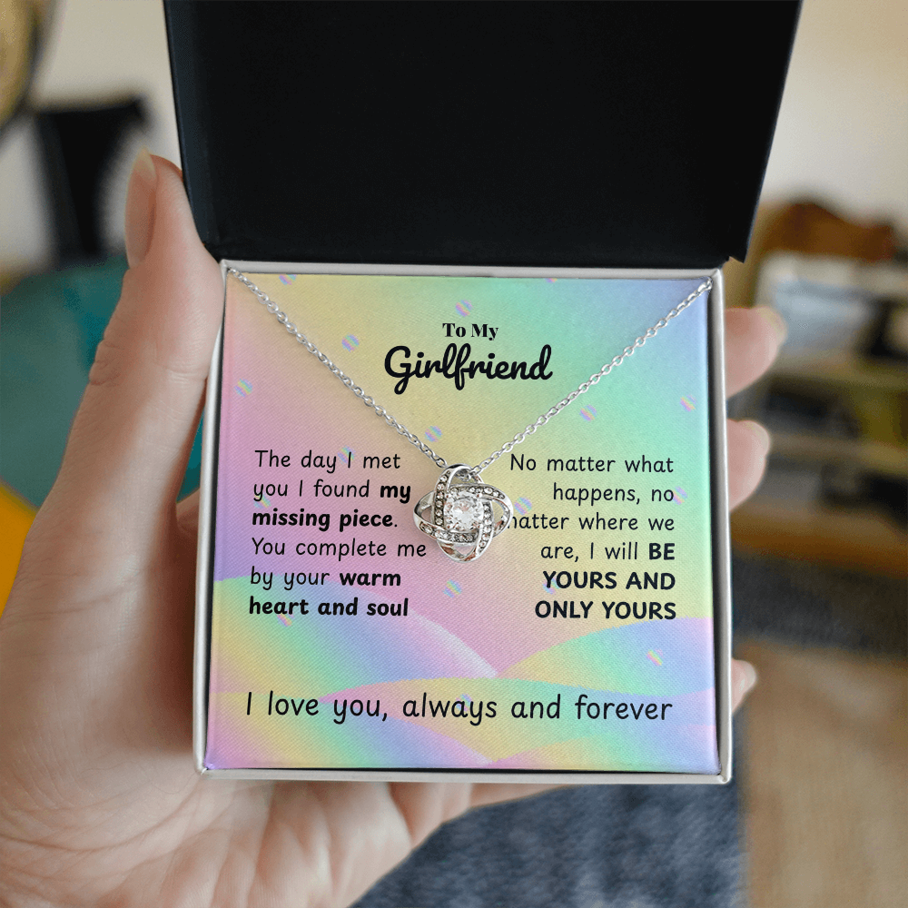 Girlfriend - The day I met you - Love Knot Necklace